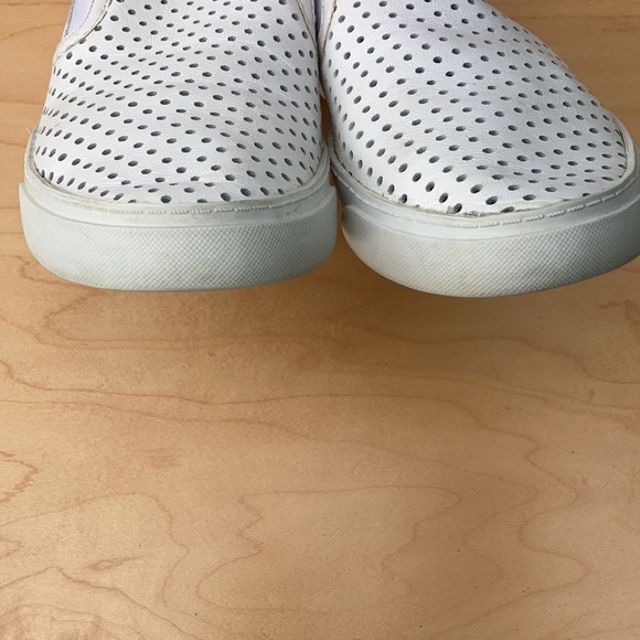 CLARKS Glove Puppet Loafer - Picture 3 of 10